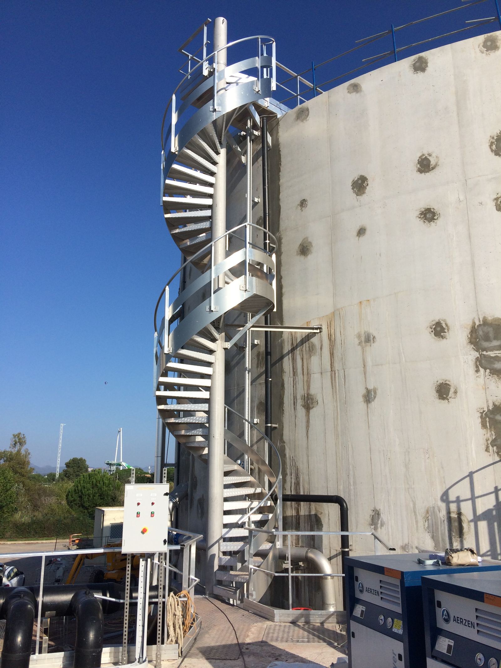 Vue d’ensemble de l’escalier hélicoïdal sur le digesteur